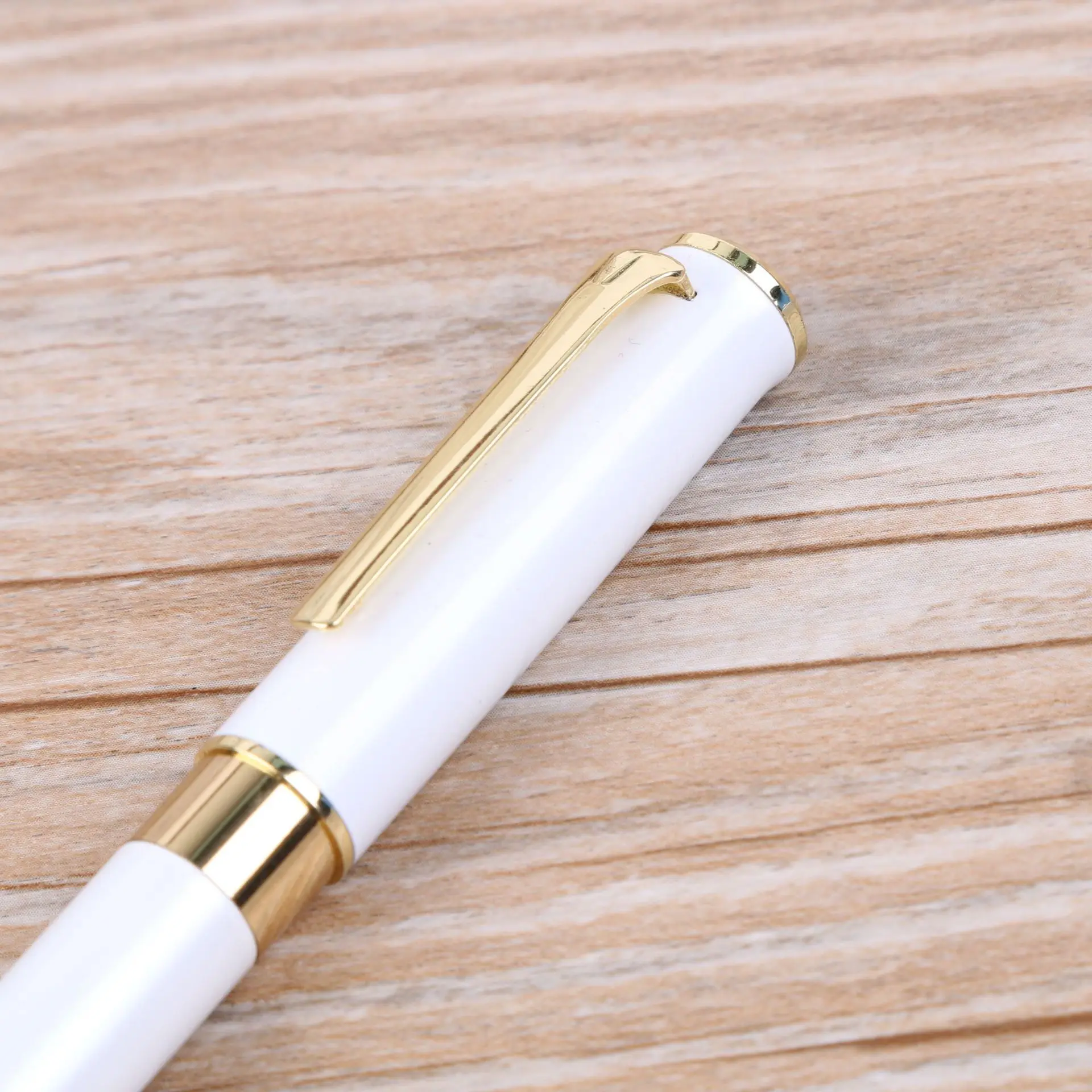 2022 Gift Promotional Gel Ink Pen Customized Logo White Slim Metal Body Twist Gel Ink Pen Metallic Gel Pen