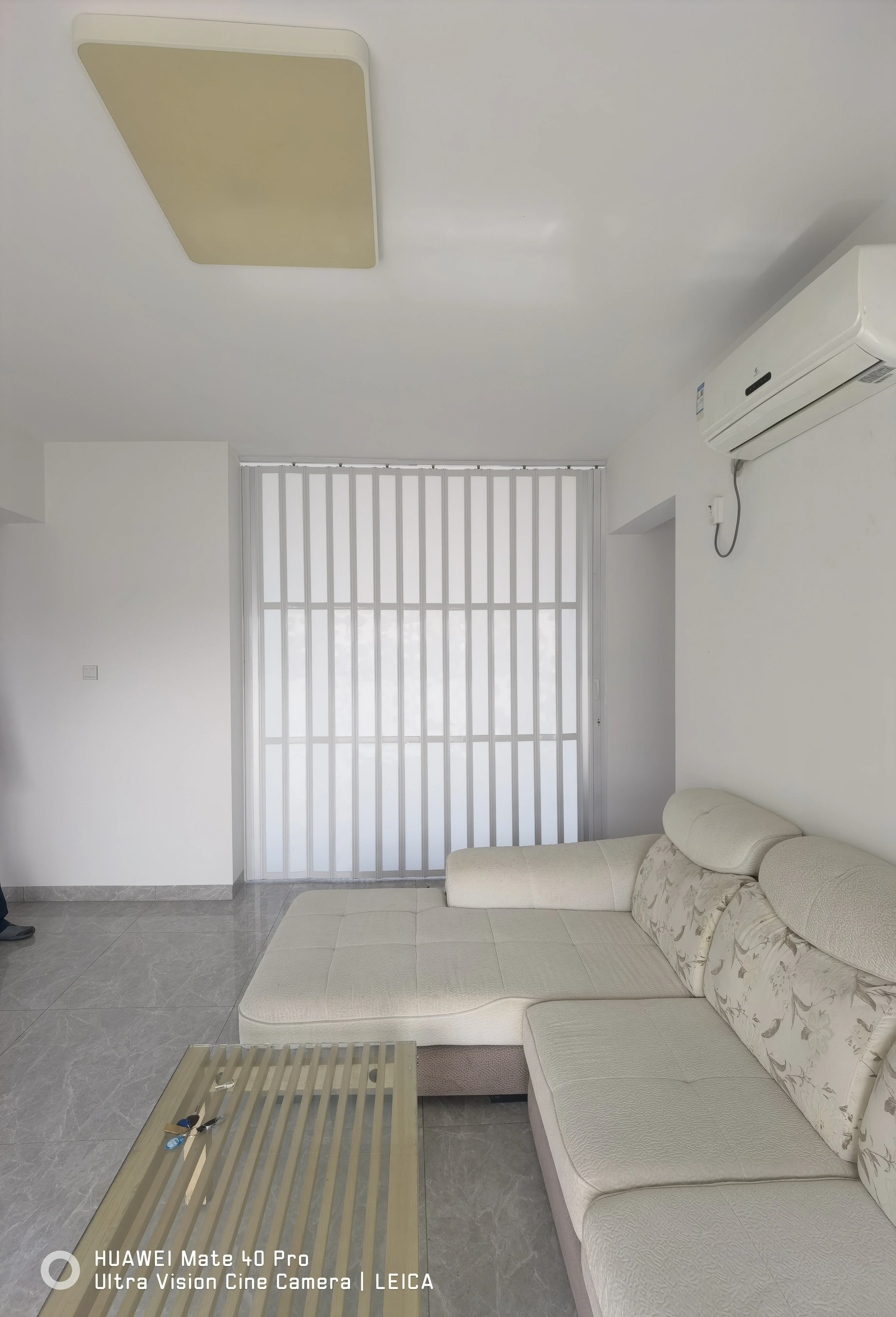 Customizable Modern Sliding Foldable Crystal Door Multi-panel folding door with 8 cm wide polycarbonate panels