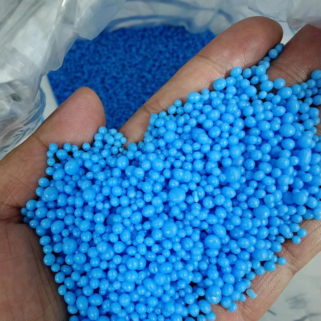 Soluble  NPK(S)+B+Zn  20-20-20 fertilizer contains sulphur, boron  fuels plant growth and development.