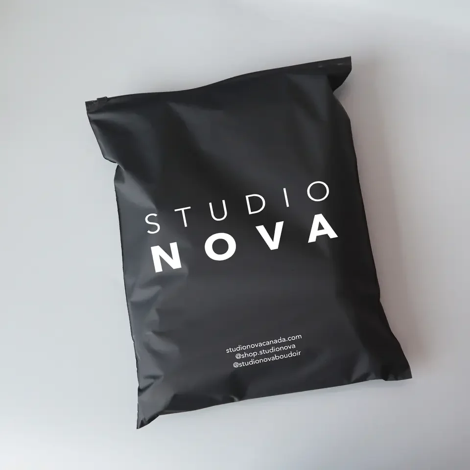 Manufacturers wholesale PVC zipper transparent zip-lock plastic frosted bag wih black zip