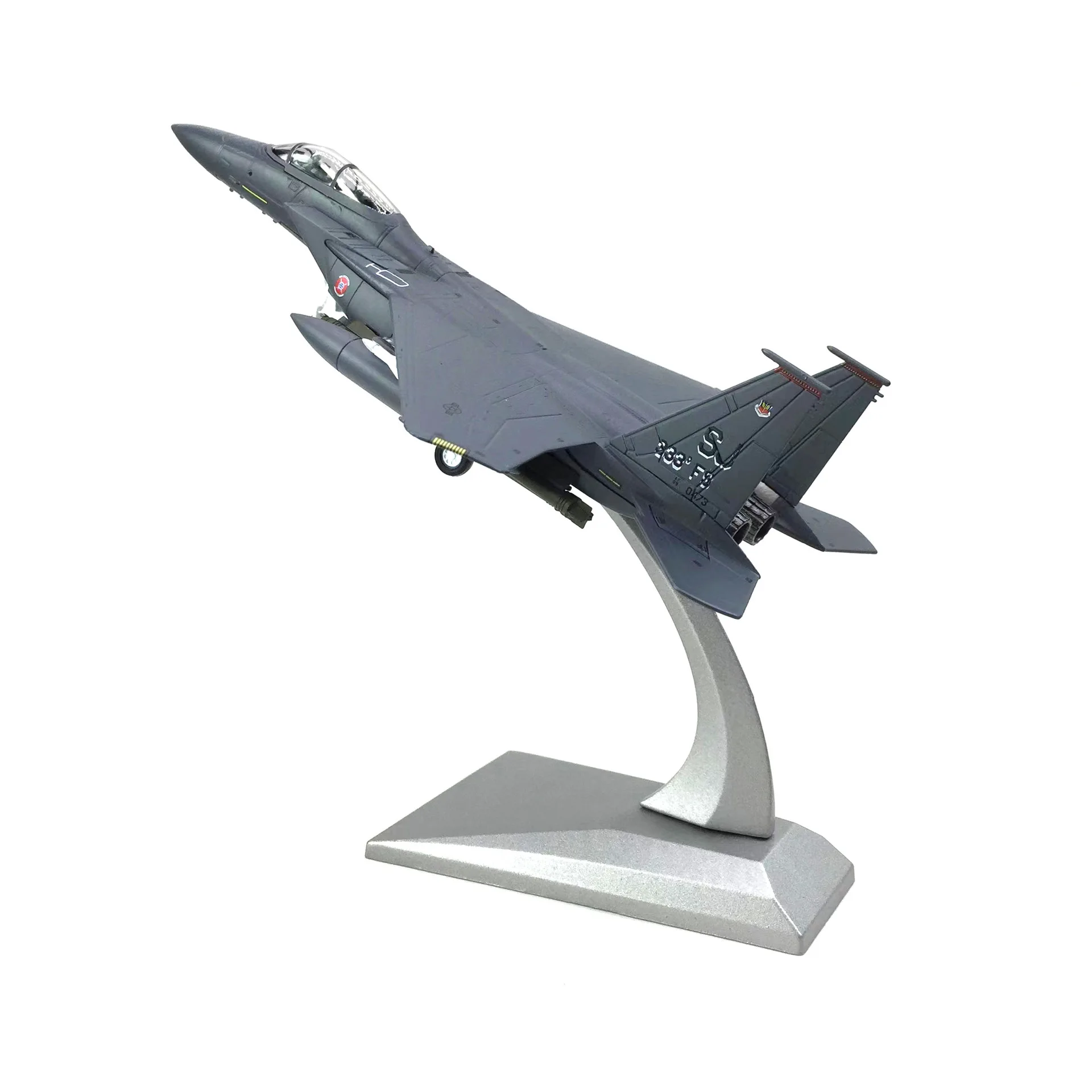Сверхзвуковой истребитель-бомбардировщик F15E модель самолета F-15E в 1/100 масштабе