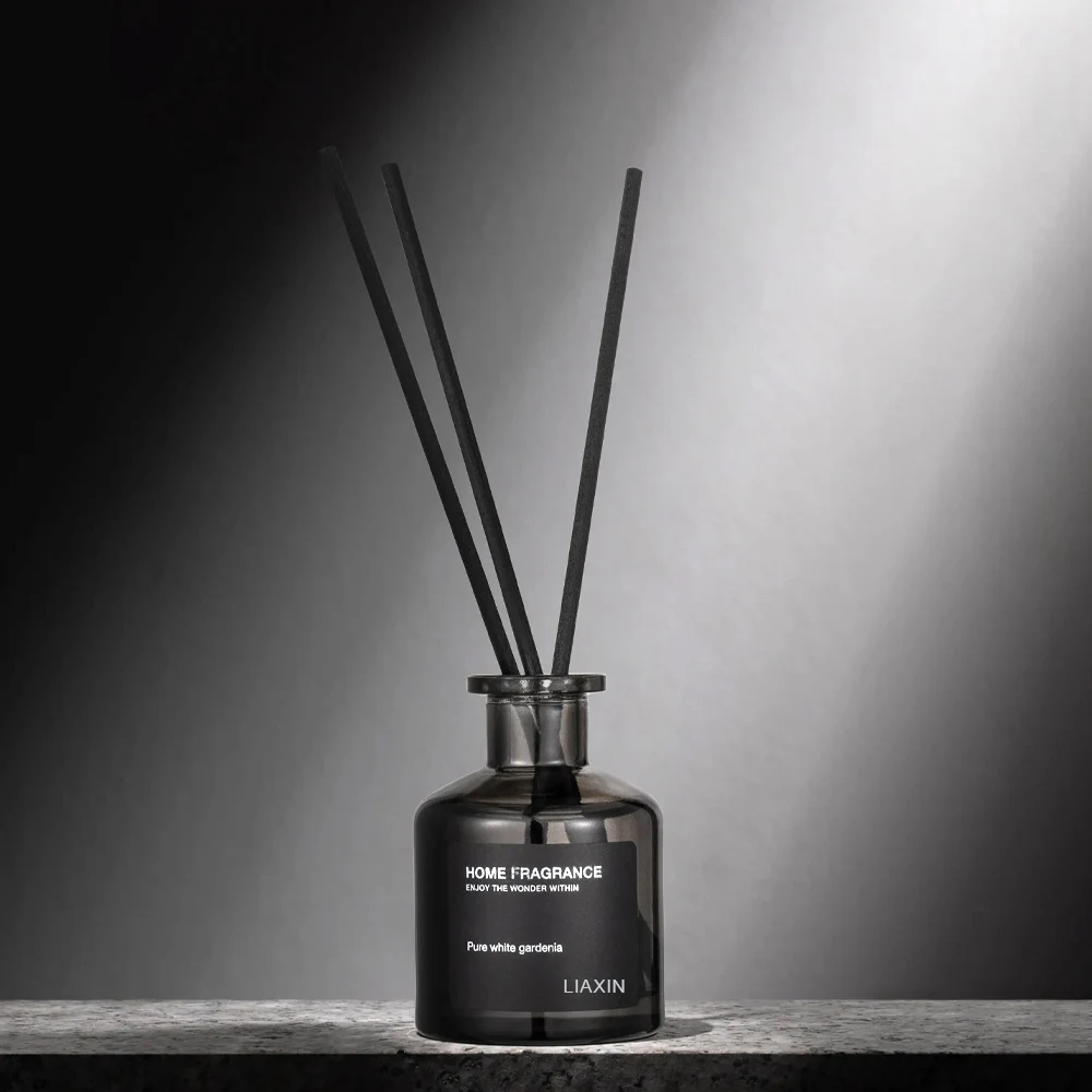 50ml 200ml Glass Aromatherapy Oil Fragrance Sticks Bottle 100ml 150ml Custom Luxury Black Empty Glass Aroma Reed Diffuser Bottle