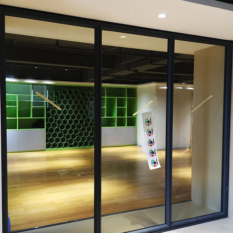 Деревянная перегородка с дверями