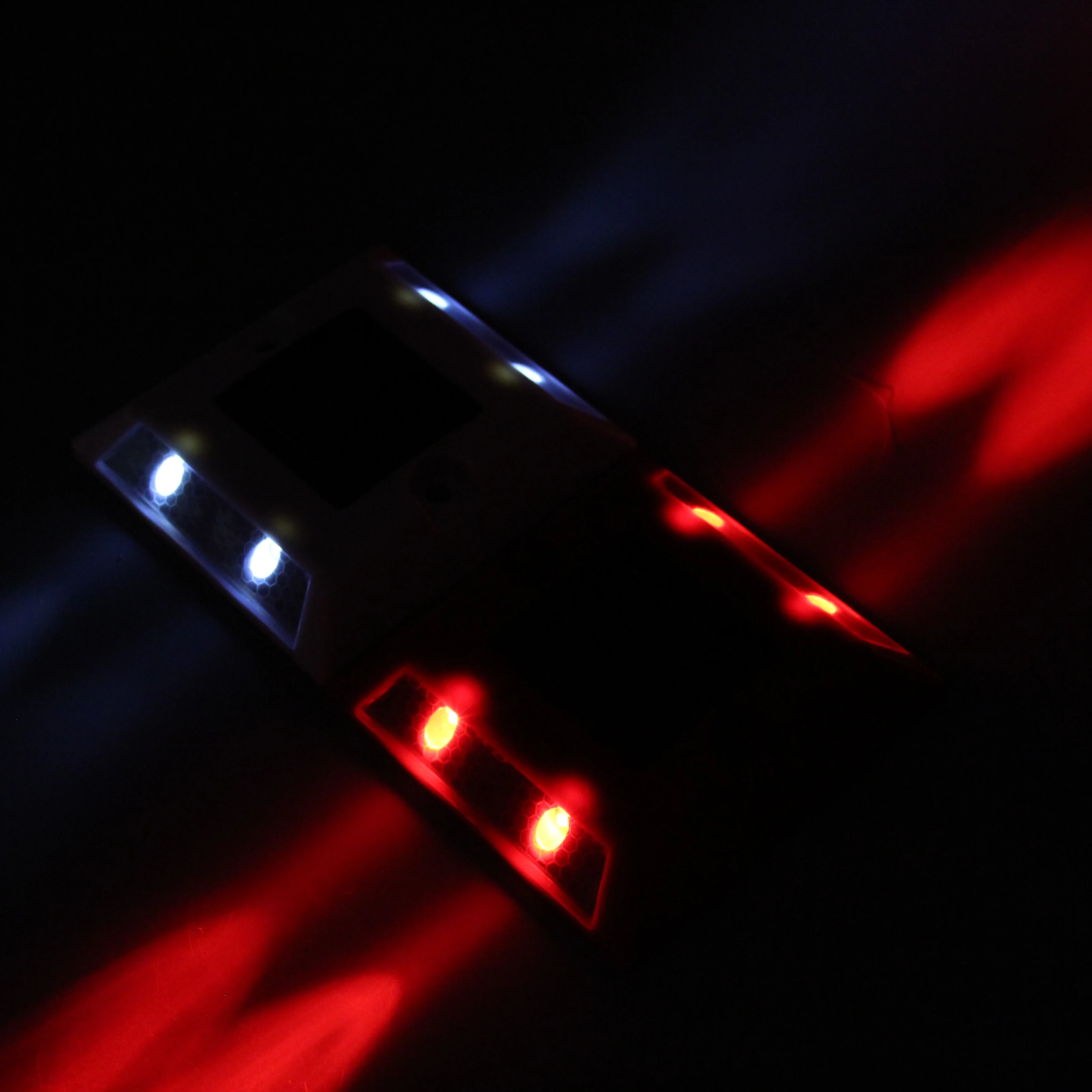 Top-Selling Solar LED Reflective Road Stud Marker: Glow-in-the-Dark Cat Eye Warning Light for Flashing Driveway and Dock Safety