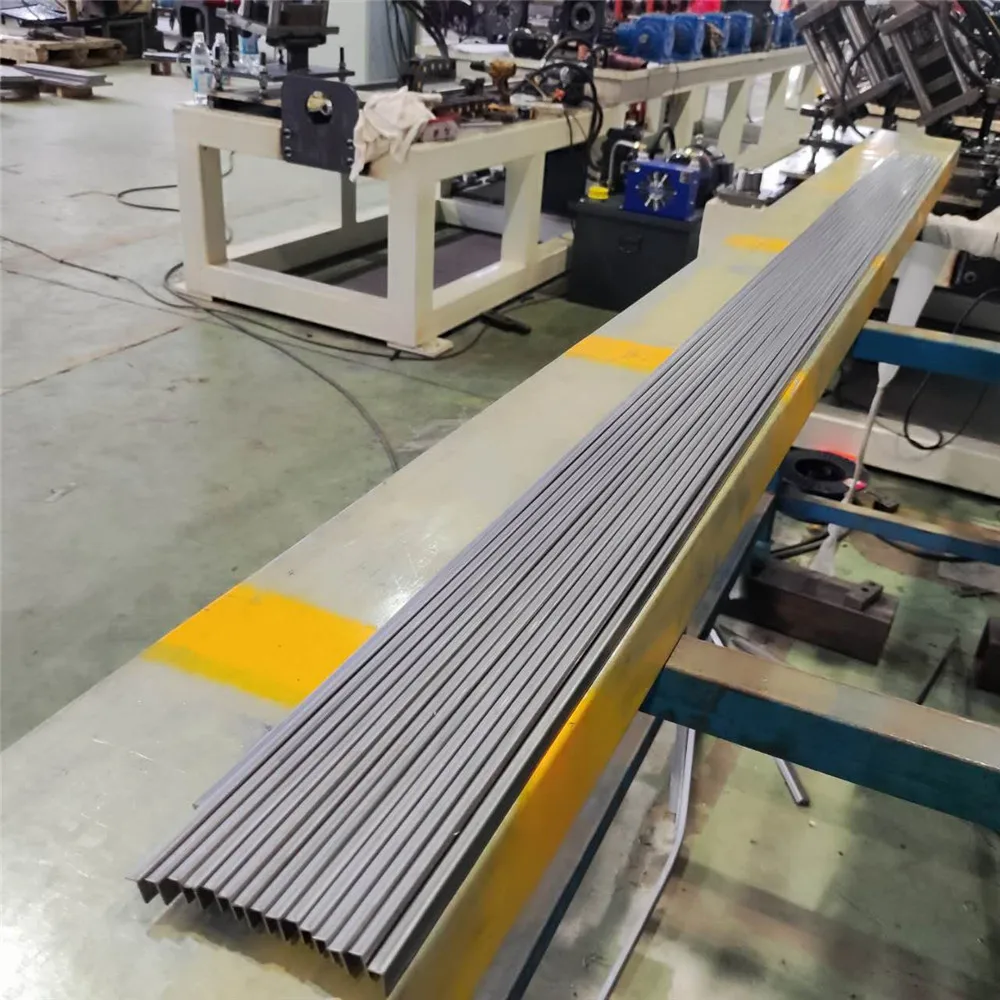 YD-5809 Customized High Straightness Roll Forming  Machine Fully Automatical With 3 Group Punching Holes Randomly Position