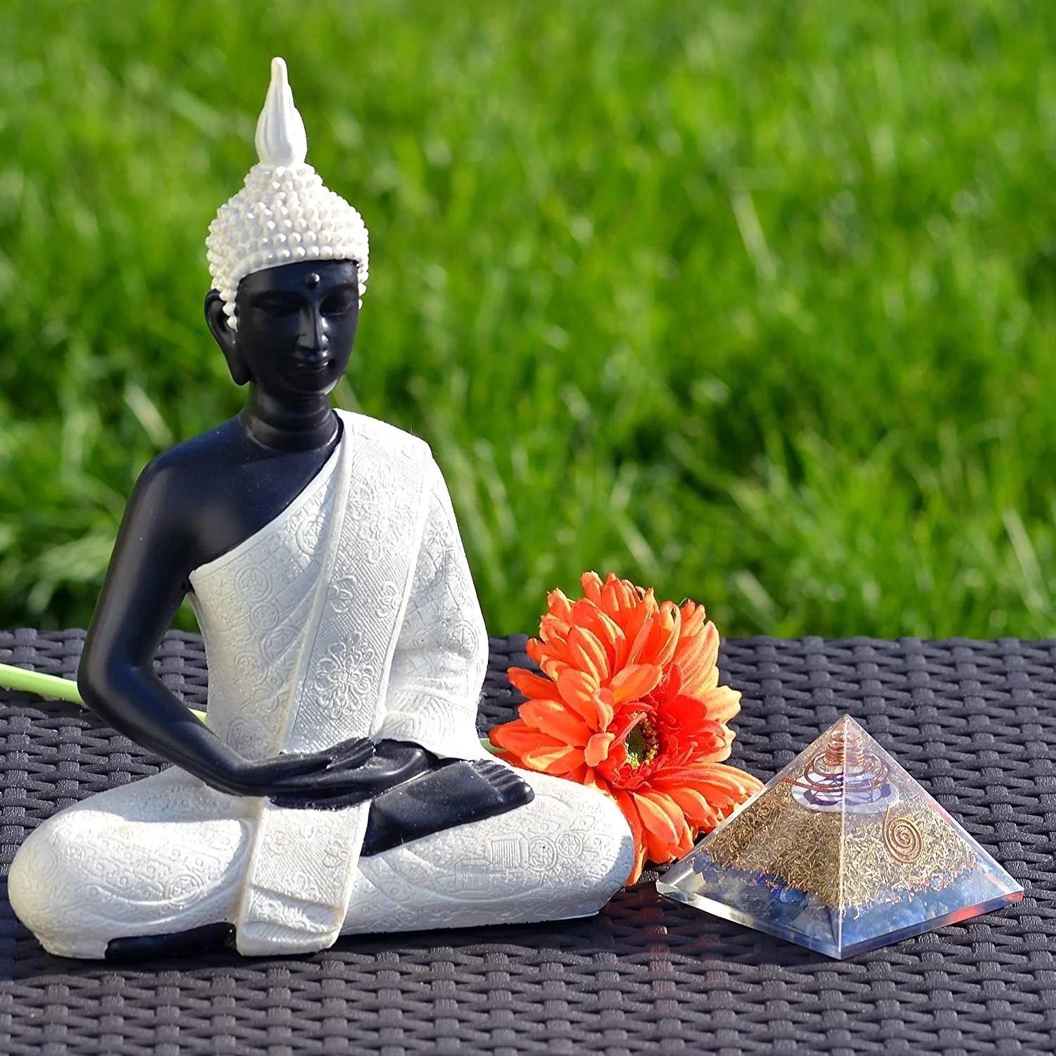 Orgone Pyramid Energy Generator Third Eye Chakra Symbol Orgonite Lapis Lazuli Crystal Pyramid with Brass Metal