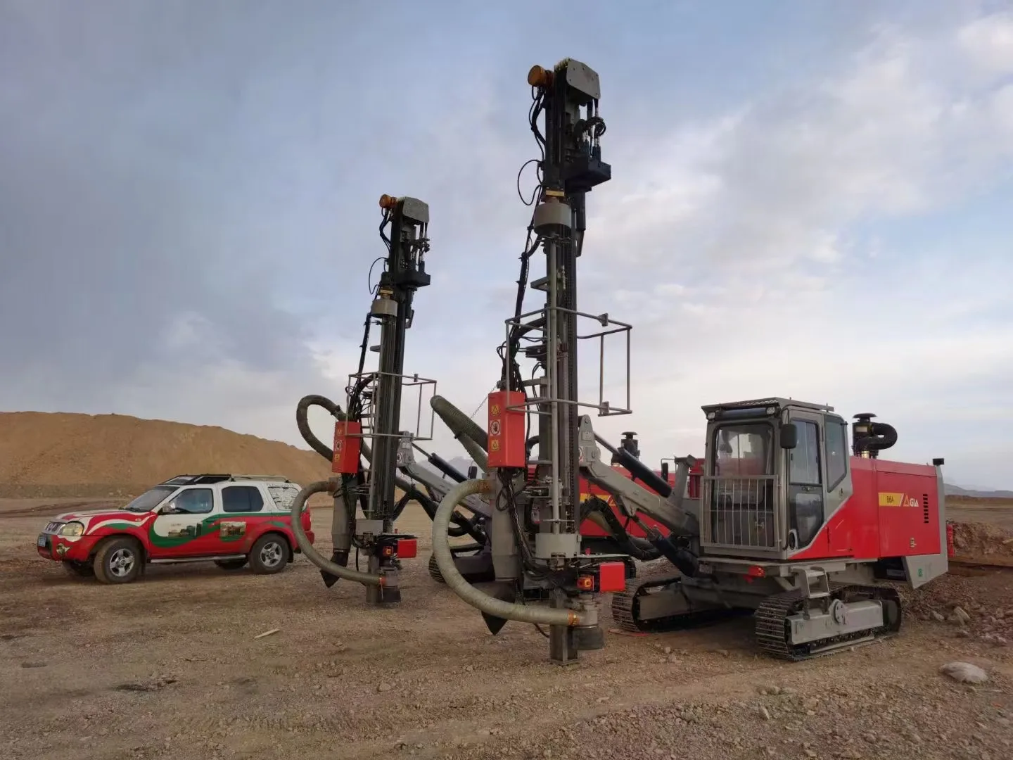 DTH 30m 194kw cummins engine full hydraulic all-in-one integrated rock drilling rig with air compressor