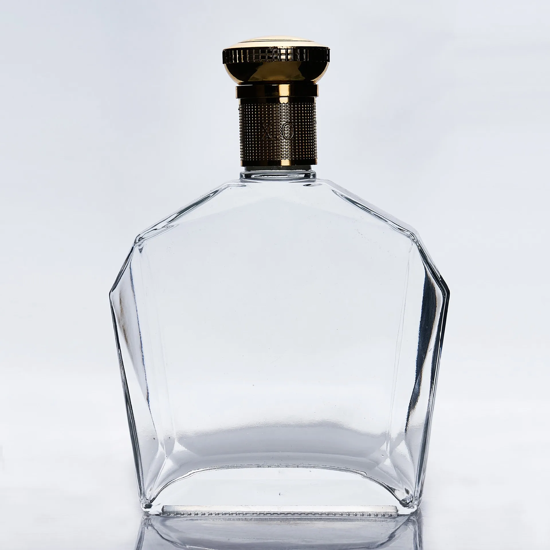 Manufacturer high quality 700ml glass bottles for brandy whisky brandy spirit glass bottle with cork crystal xo wine bottle