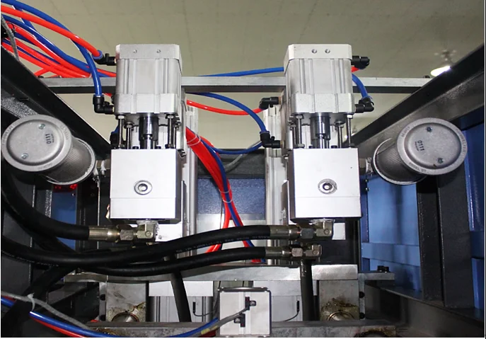 Professional PET Stretch Blow Molding Machine YD-12000 8cavity  higher automation  intelligent control