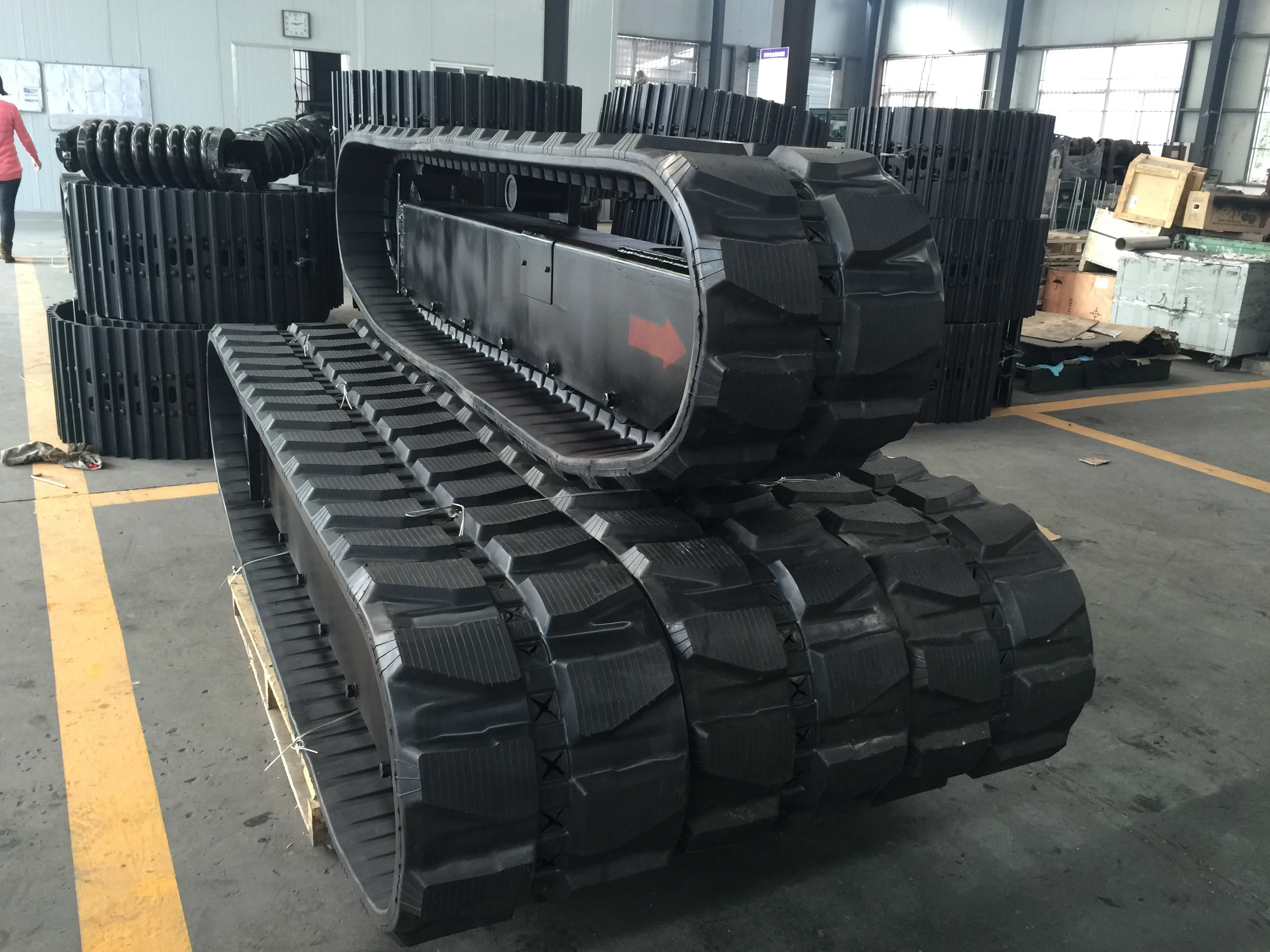 New Factory Spider Lift Parts Steel Crawler Tracked Undercarriage Non-Marking Rubber Track Functional Crane Lift Robot Vehicle