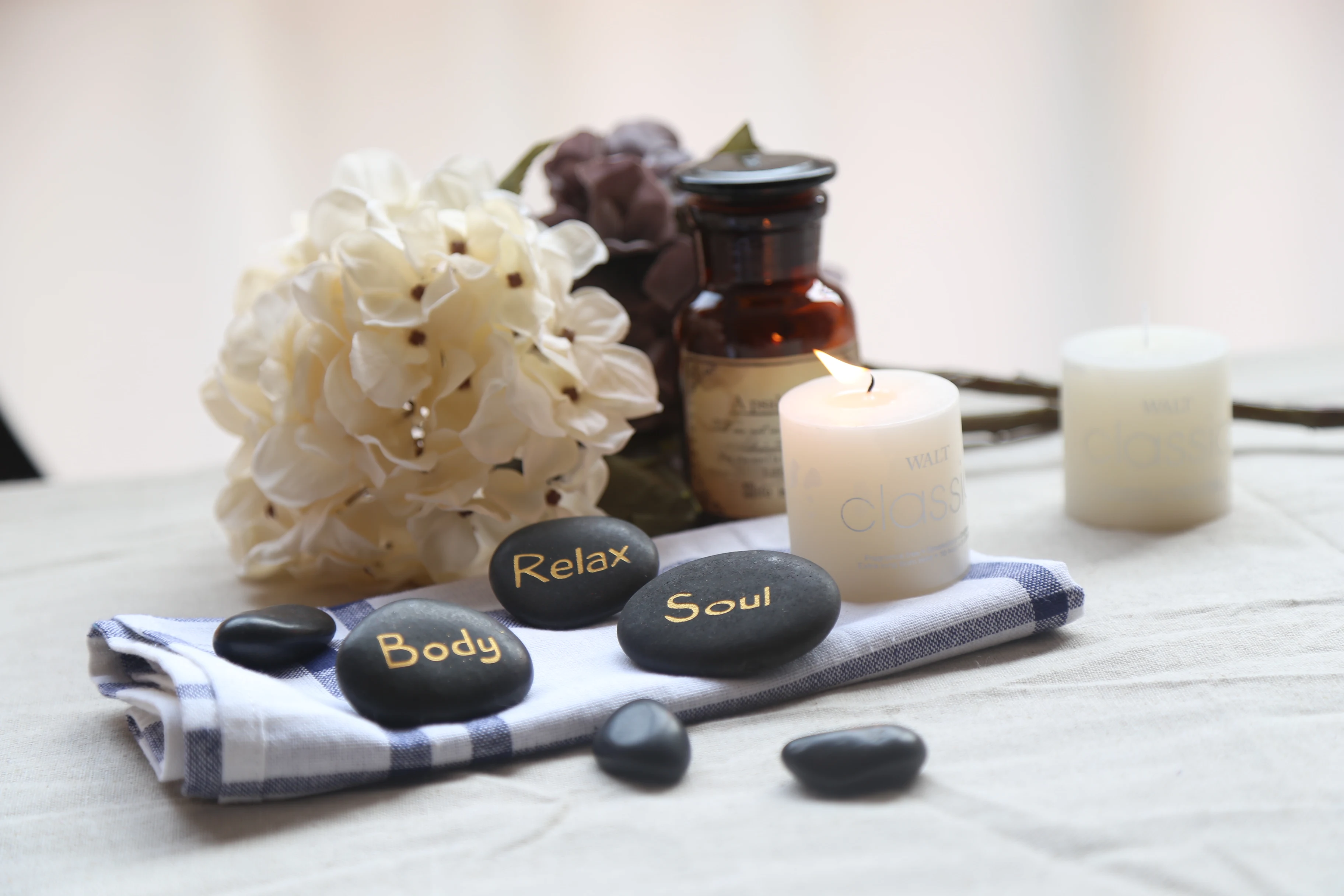 Wholesale  Hot Massage Stone Kit Set , Premium  Basalt Rocks For Professional Or Home Spa Relaxing, Pain Relief And Healing
