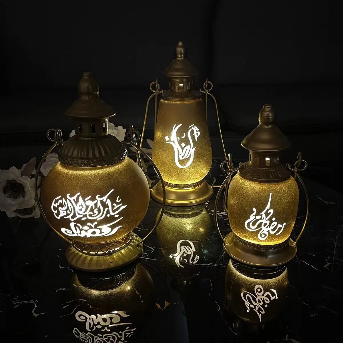 hot sale  Ramadan retro Wind Lights lamp Eid Mubarak Iron LED Light Lantern for Middle east home decor