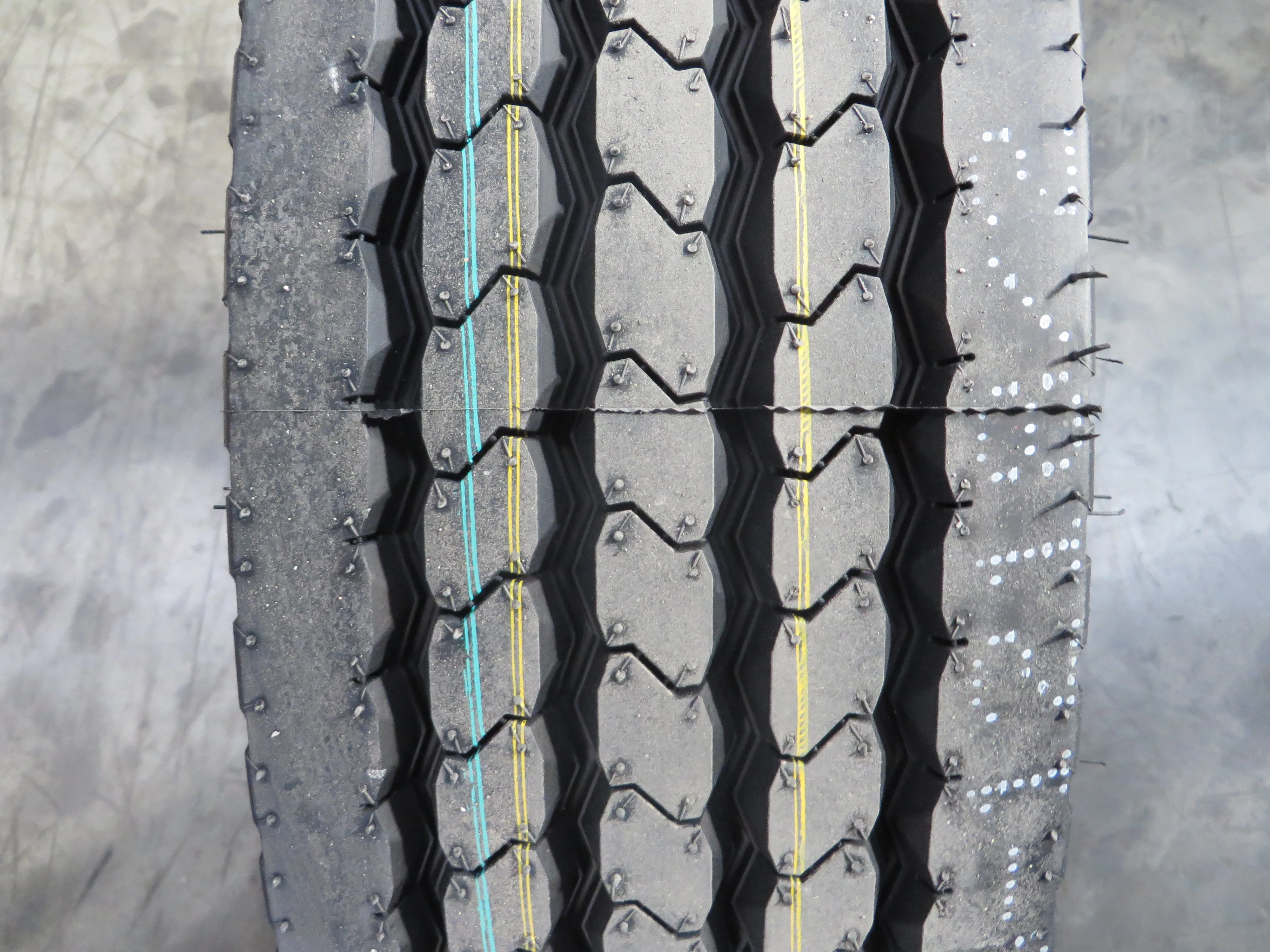  235/75R17.5 тяжелых грузовых шин для прицепа позиции Duraturn Dynacargo производитель ищет Partnes