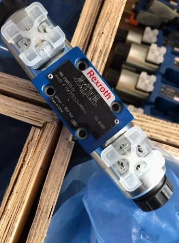 Rexroth hydraulic electromagnetic directional valve   R900577475  4WE6M62/EG24N9K4   R901087087  4WE6E70/HG24N9K4  Original new