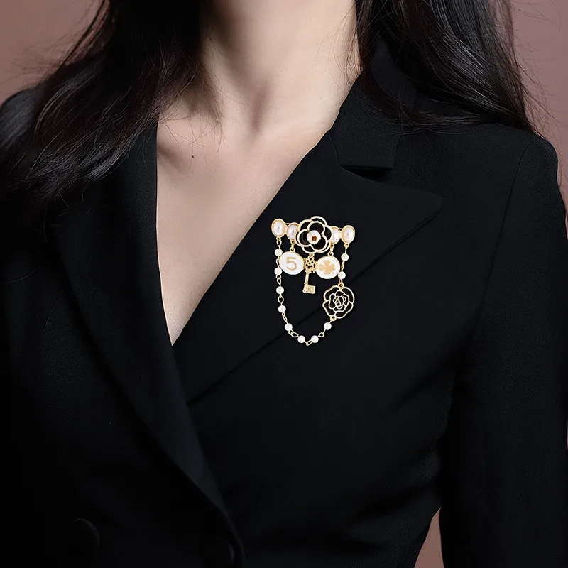 Vintage Fashion Accessories Camellia Brooch Pin Flower Brooch Elegant Camilla Flower Brooch With Chain