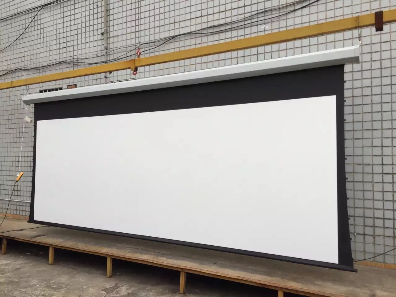 XJK Huge  Retractable Electric Projector Screen 180inch 200inch 4K Tubular Motor Projector Screen Movie Theater Screen