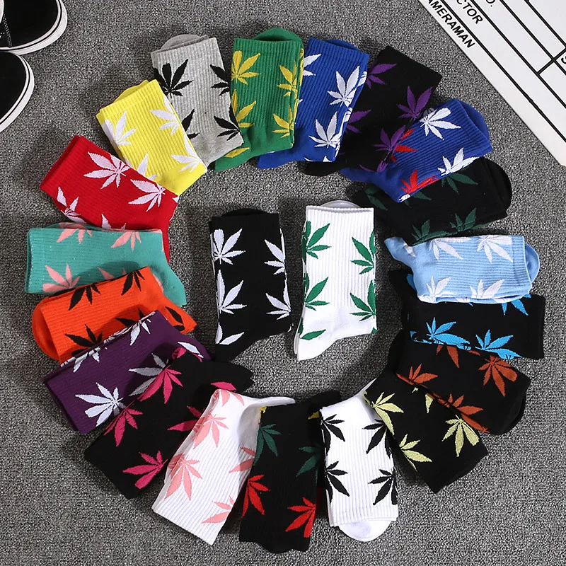 2022 New Arrivals Maple Leaf Weed Pattern Fashion Young Street Skateboarding Custom Cotton Socks Men