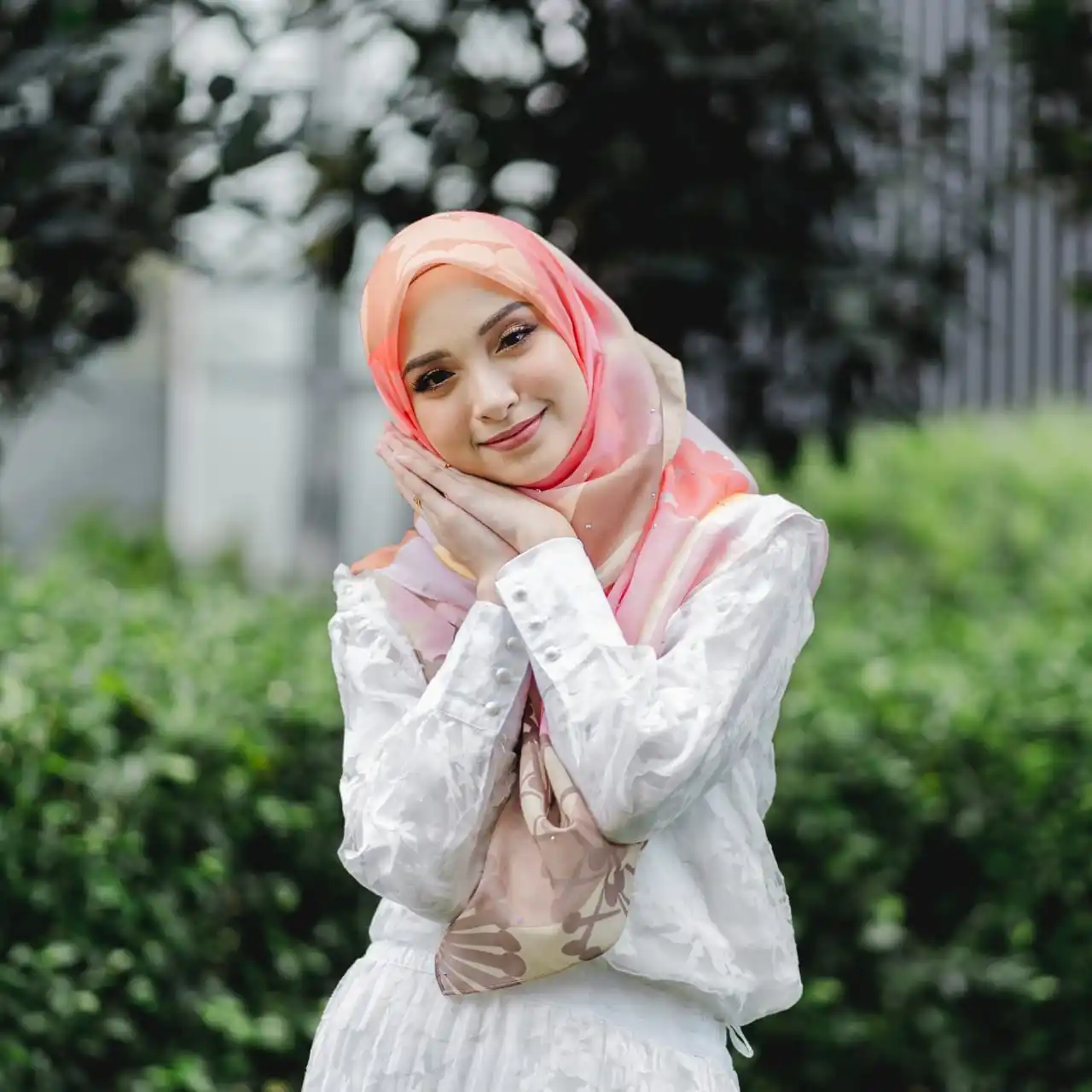 Оптовая продажа, хлопковый шарф из вуали с принтом, 120x120 см, квадратный японский хиджаб tudung bawal для Малайзийских женщин со стразами