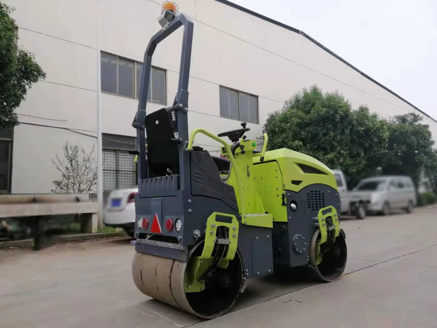 Professional Factory Articulated Double Drum Vibratory Road Roller Road Roller Compactor Chinese Provided HONDA 3 Months 500 700