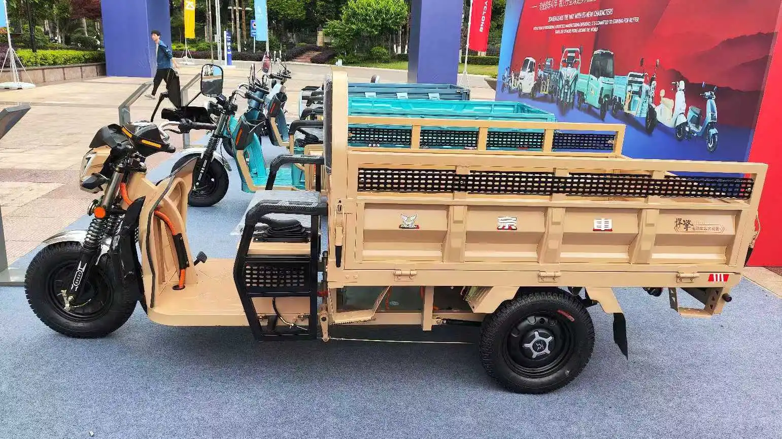 Chinese ZONSEN  Maunufatory  High Tech Tuktuk 3 Wheel Motorcycle 1500w Motor 50km/h 2t Heavy Loader