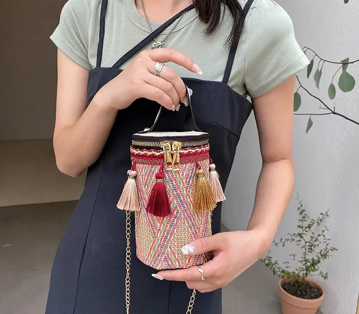 Wholesale Summer Fashion Straw Handbags 2024 lady Beach bags lady Design Round woven purses for women