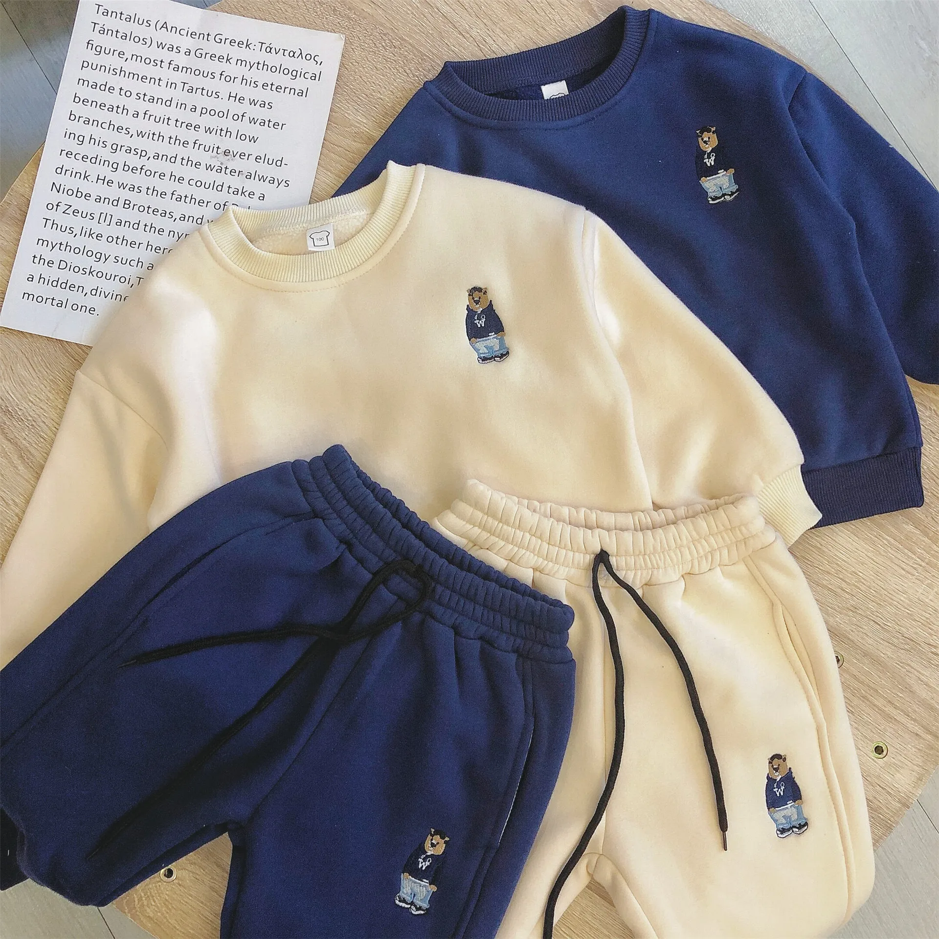 Custom 2022 Kids Winter Clothing Sets Tracksuit Sweatshirt With Sweatpants 2 Piece Boy And Girl Leisure Jogging Set