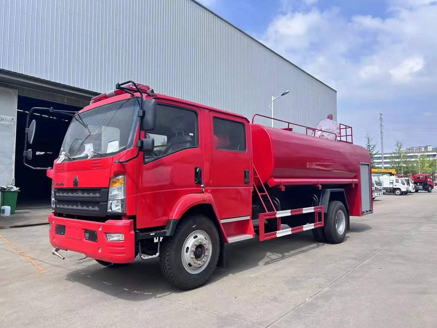 Sinotruk Howo  4x2 1000L Simple Water Tank Fire Fighting Truck 10 Tons Fire Fighting Truck