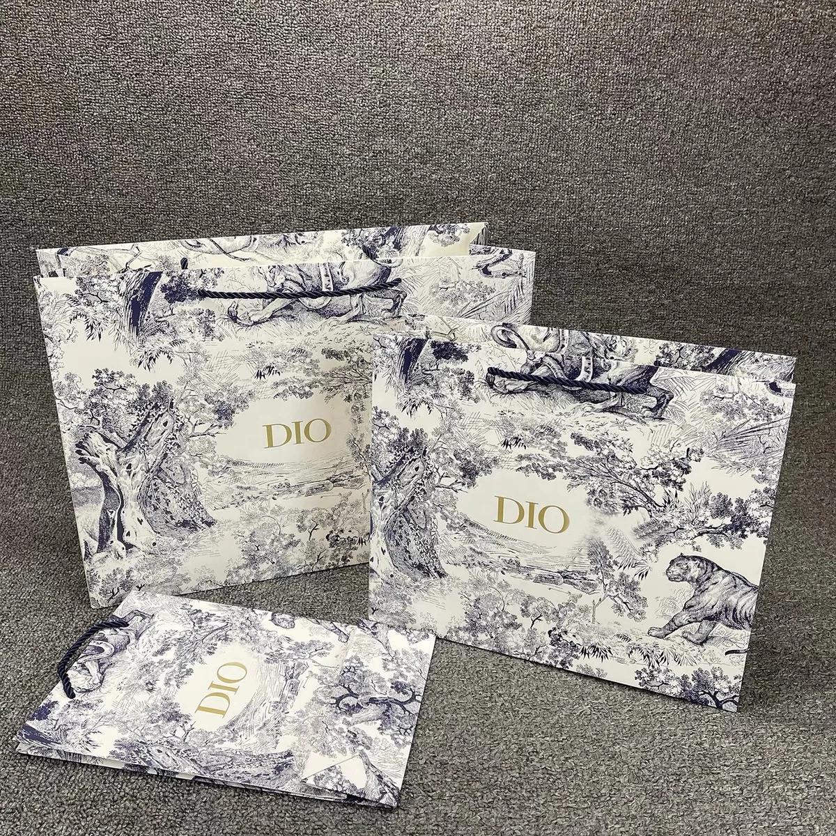 Высококачественный индивидуальный роскошный красочный бумажный подарочный пакет переработанный дизайн бесплатный логотип Высококачественная специальная бумага с ленточной ручкой