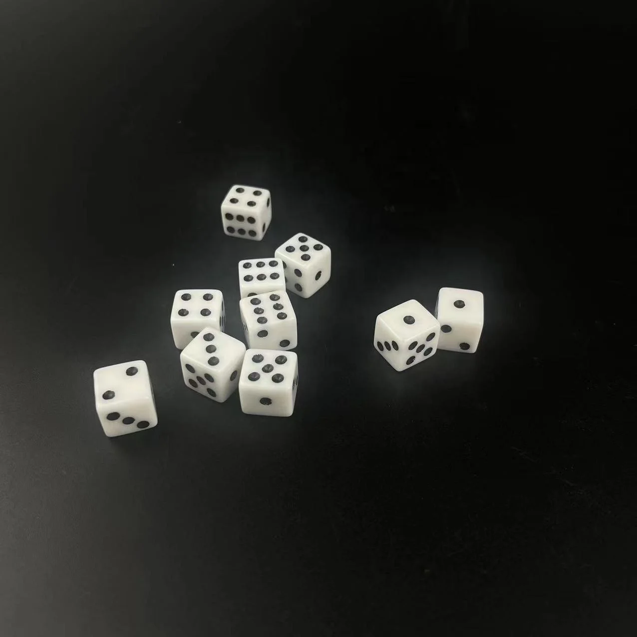 Wholesale 10mm 6 Sides Acrylic Dice D6 Square Corners White Dice with Black Dots Printing For Board Game