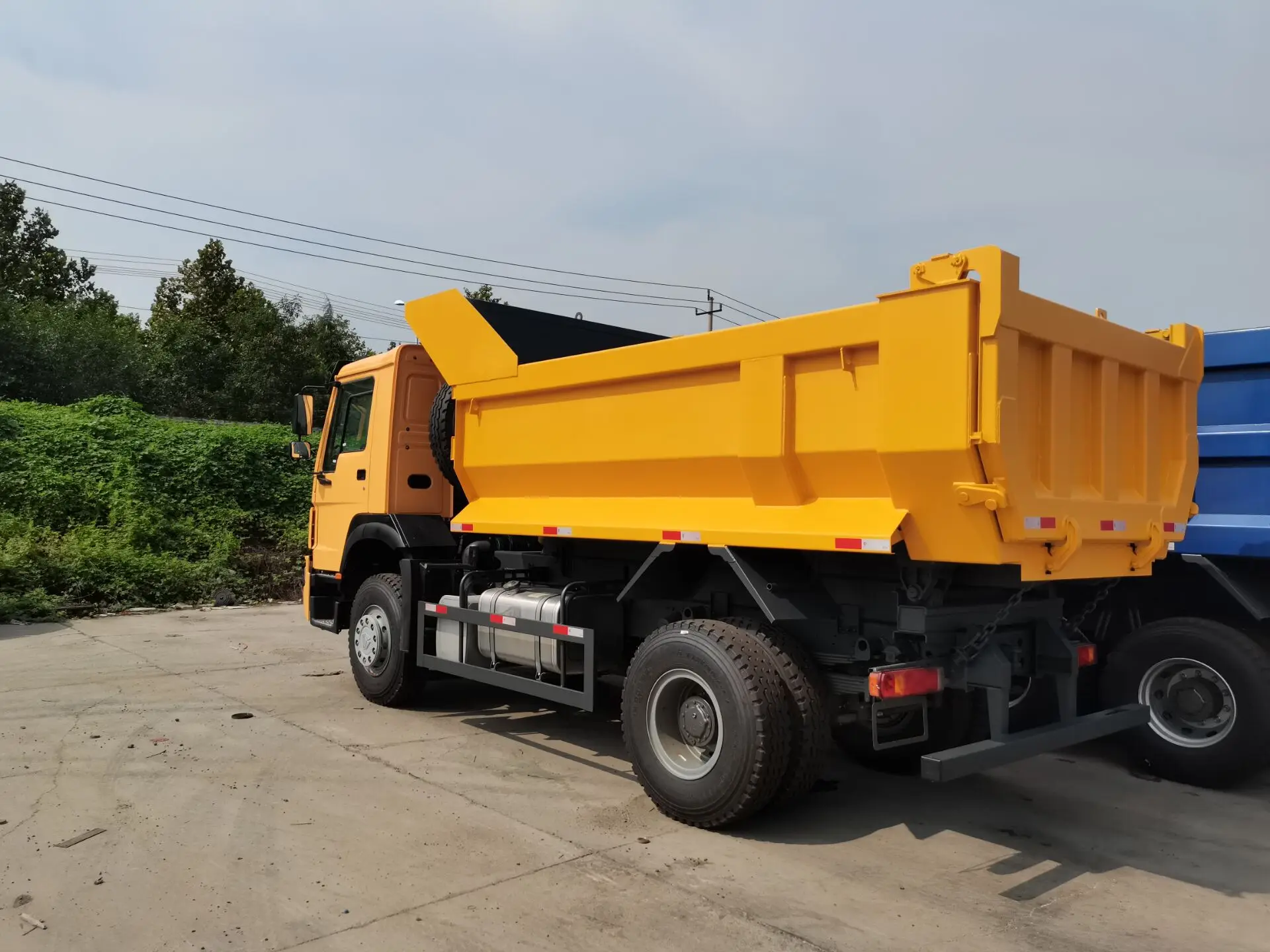 New Truck  4*2 10Ton 6 Wheels  Howo Dump Truck on Sale
