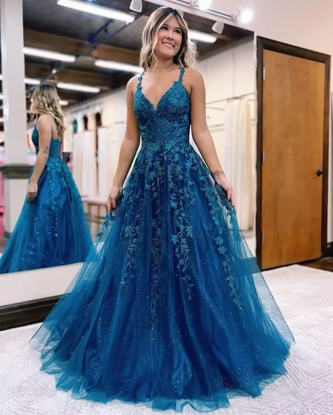 2024 Modest Evening dress V-neck Tulle Ball Gown Spaghetti Strap Elegant Lace Applique Sweep Train A-line Prom Dress for Women
