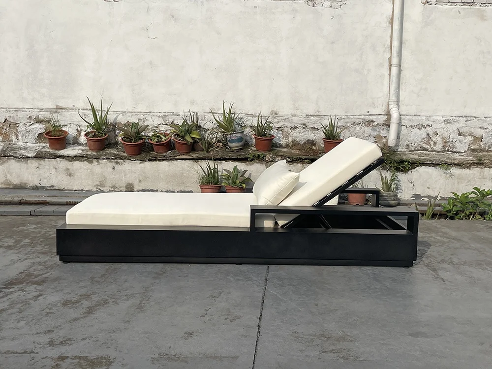 Aluminum outdoor sun lounger luxury sun bed villa pool side  chaise lounge wide armrest metal lounge chair