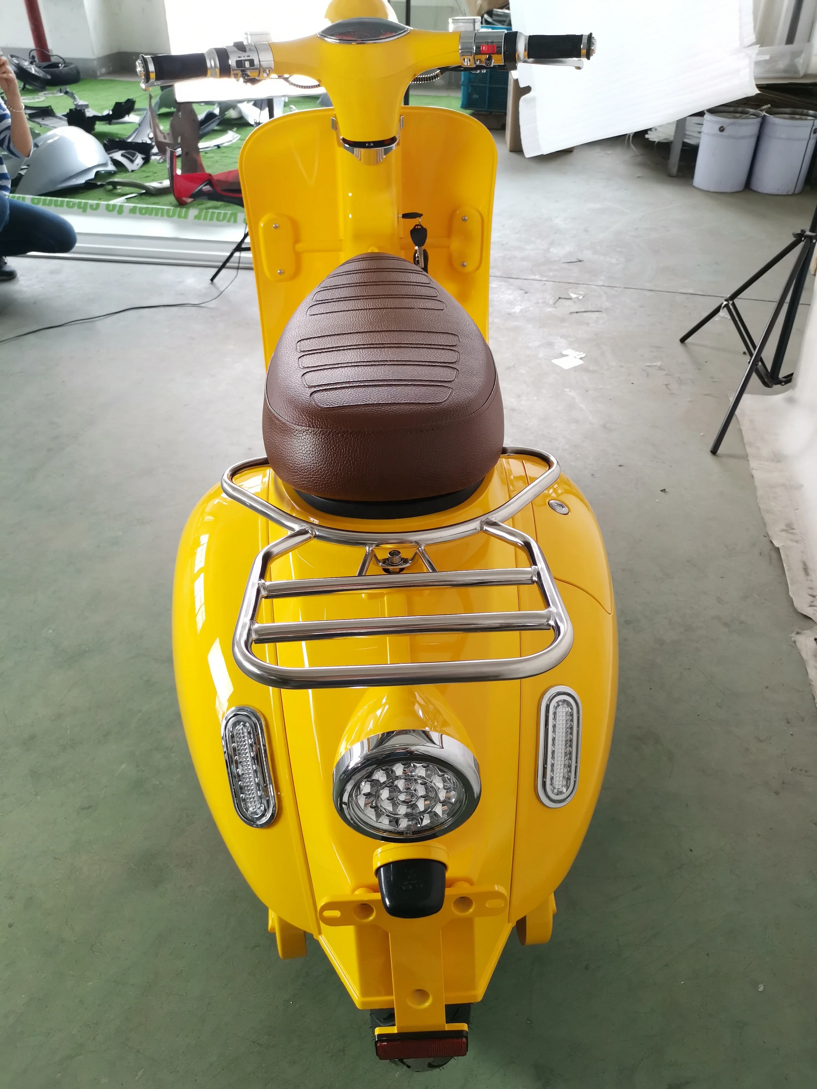 
China best retro classic vespa 2000w lightweight adult vespa electric mobility scooter moped on sale in 2019 