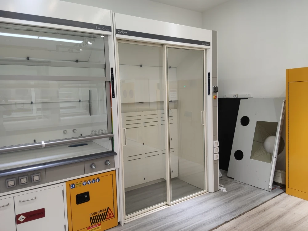 Walk-in fume hood 2.jpg
