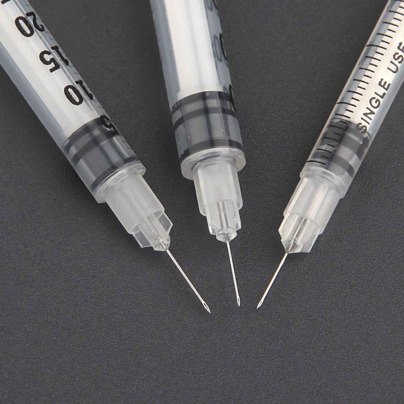 Sterile Disposable Medical Insulin Syringes with Clear Barrel for Accurate and Easy-to-Read Dosage Markings