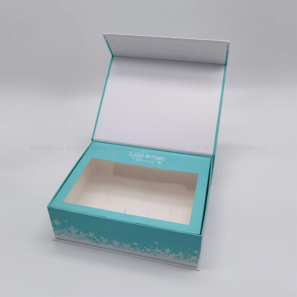 Custom-made green gift box in collection with personal logo