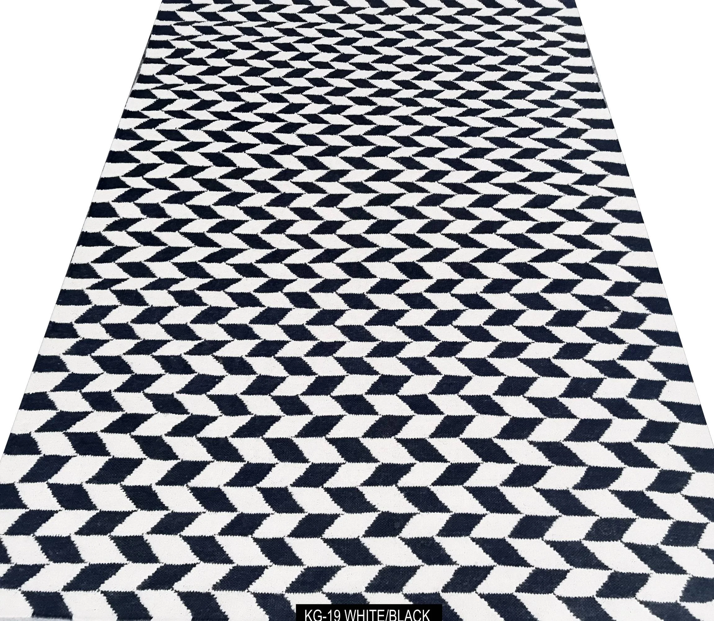 Indian Manufacturer Made Best Price Available Square Shape Chess Design Black & White Rugs Carpet In Lowest Price