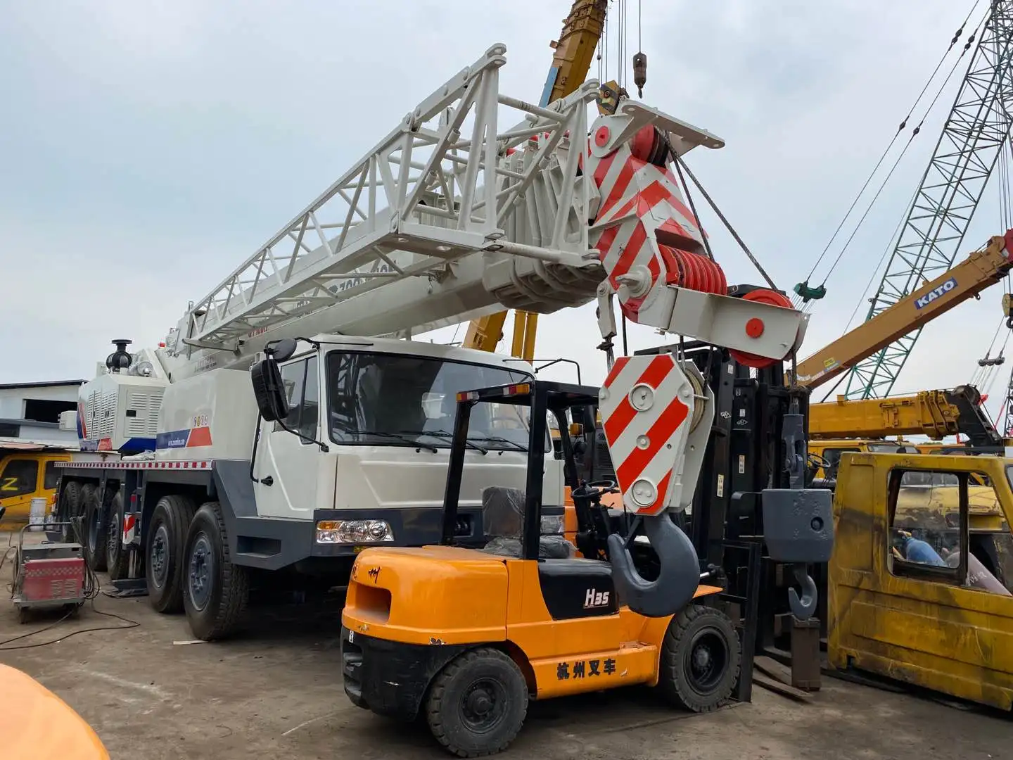 China Used Crane Machine Zoomlion QY100H 100 Ton Crane Truck 100 Ton Crane For Sale