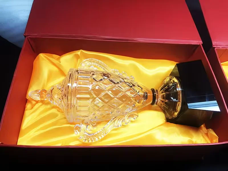 Wholesale Customized Shining Crystal Glass Cup Award And Trophy For Sports Champions