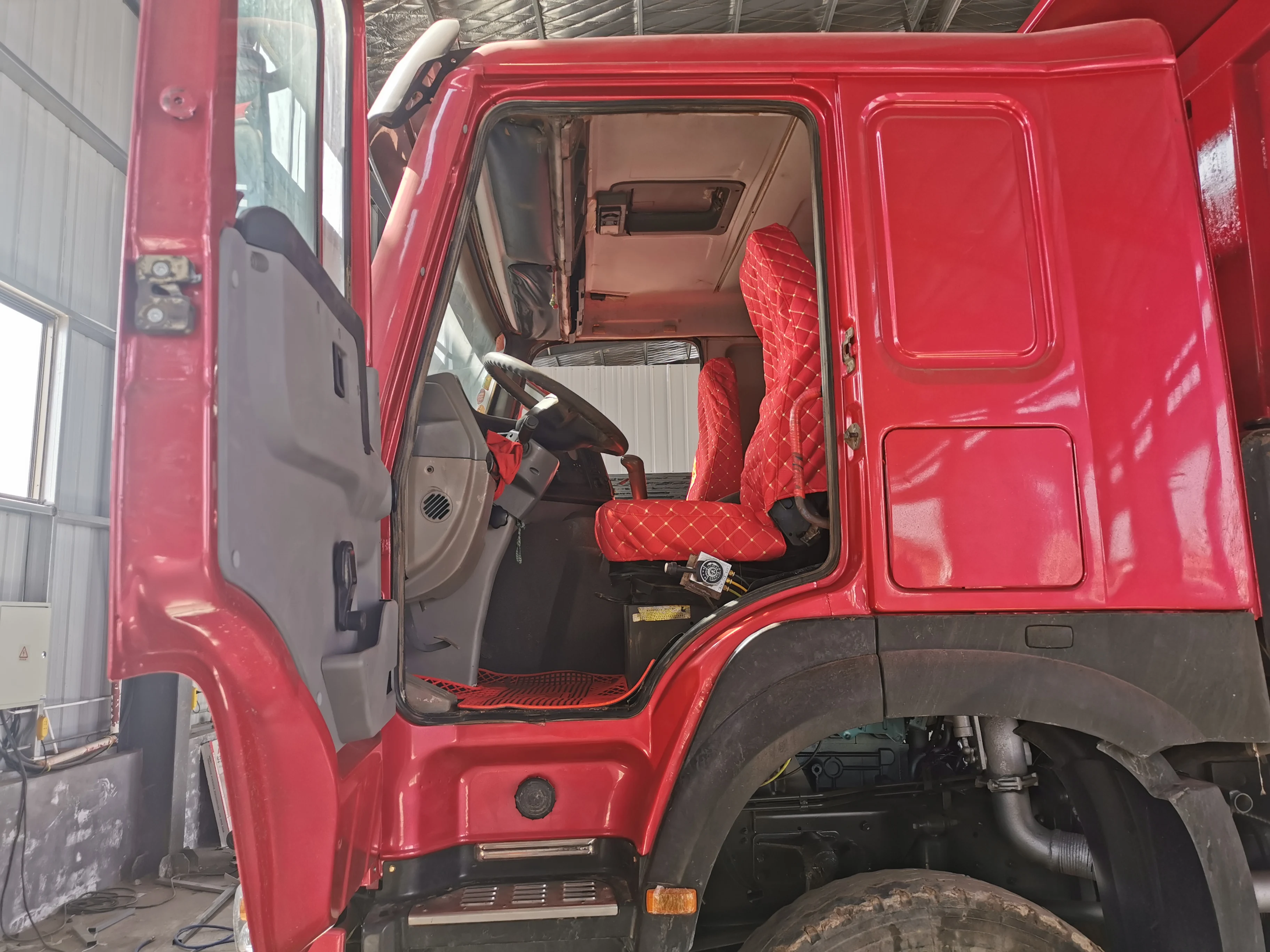 Б/у самосвал sinotruk Howo 31-50ton для продажи б/у 8*4
