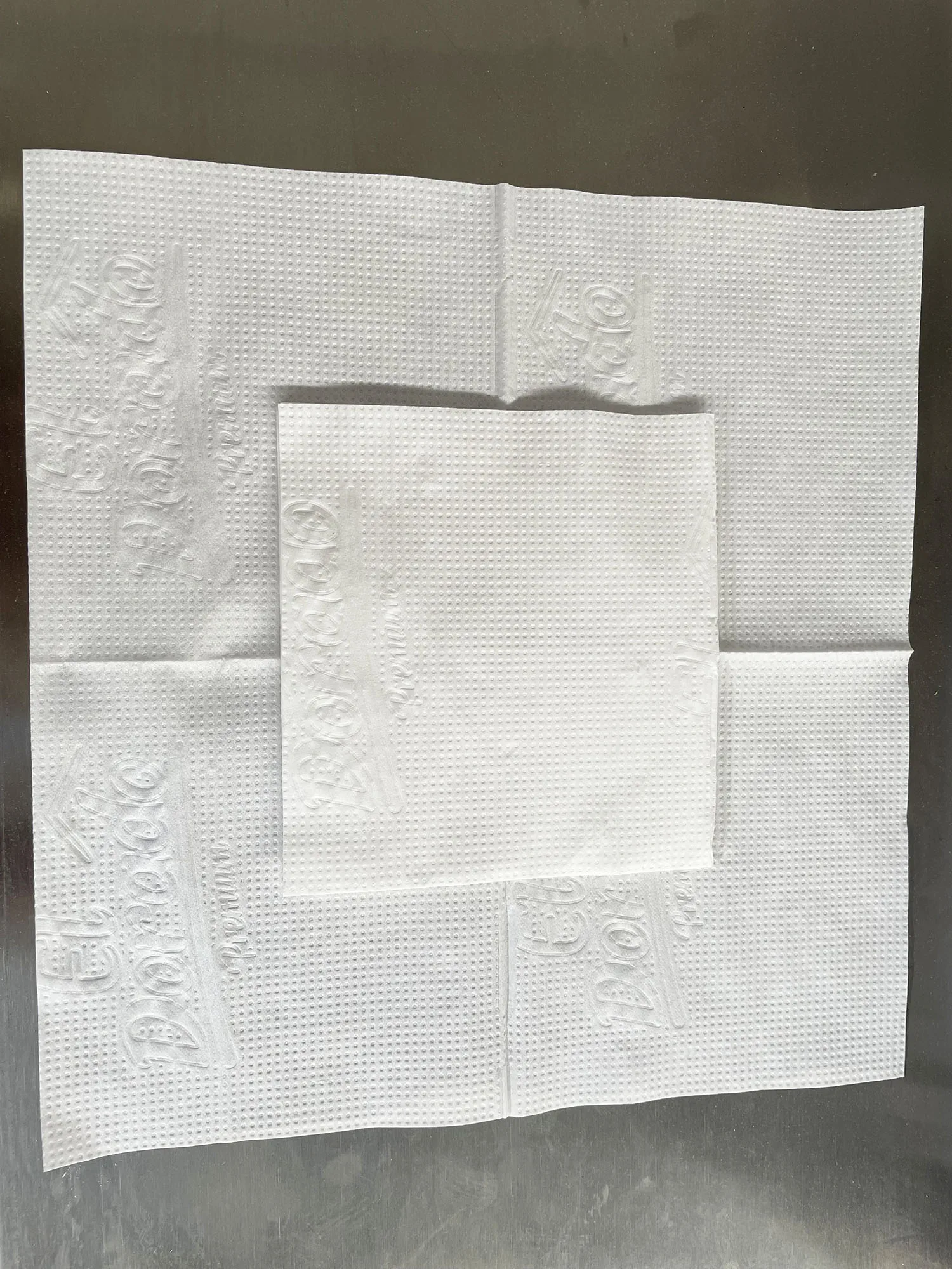 1/4  1/2 1/8 Shape Folding Table Serviette Tissue Paper Napkin Making Machine