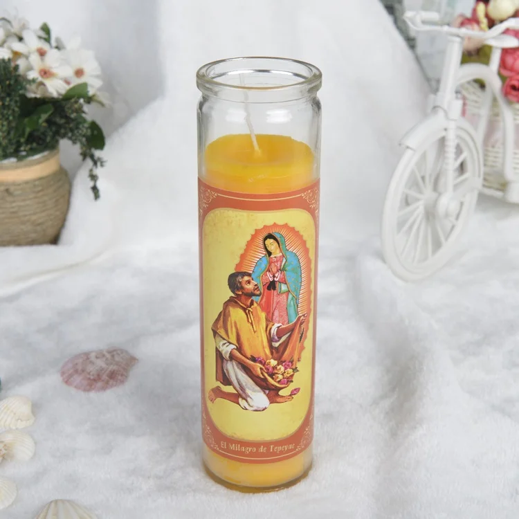 Розовая молитвенная свеча леди Гуадалупе в стеклянной банке девственная