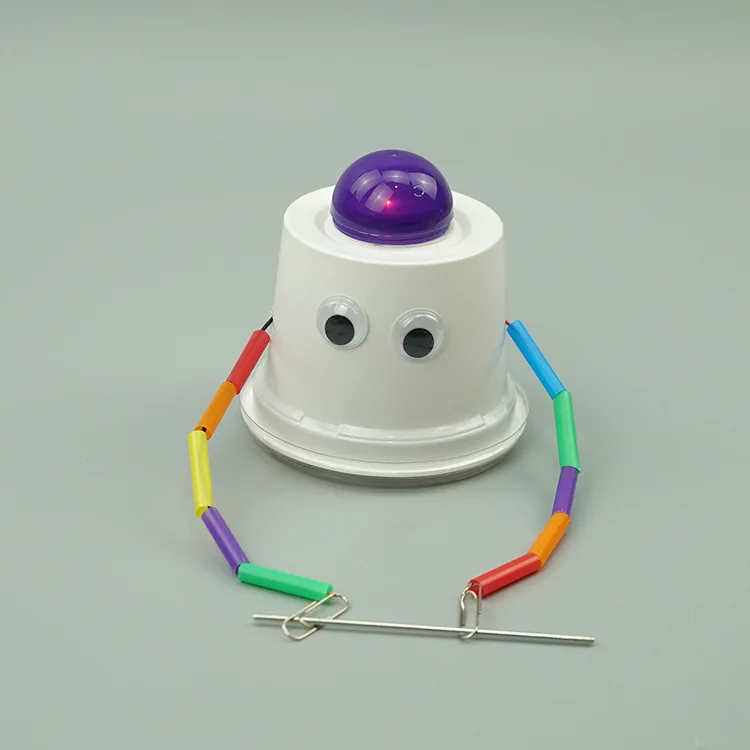Conductor robot science and technology small production kindergarten students diy science experiment handmade stem toys
