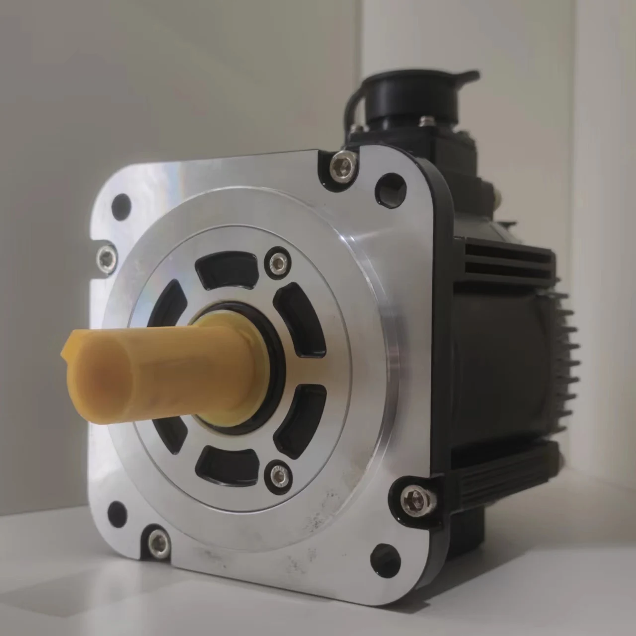 220V 0.6 1.2 1.5 1.8 2Kw 2 4 5 6 8 6 12 15 18 24N.m 3000 rpm 110mm series AC Servo Motor