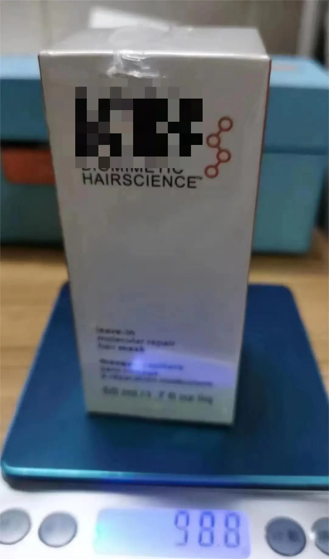 K18 Leave-In Molecular Repair Hair Mask repairs hair texture and prevents dry and frizzy hair