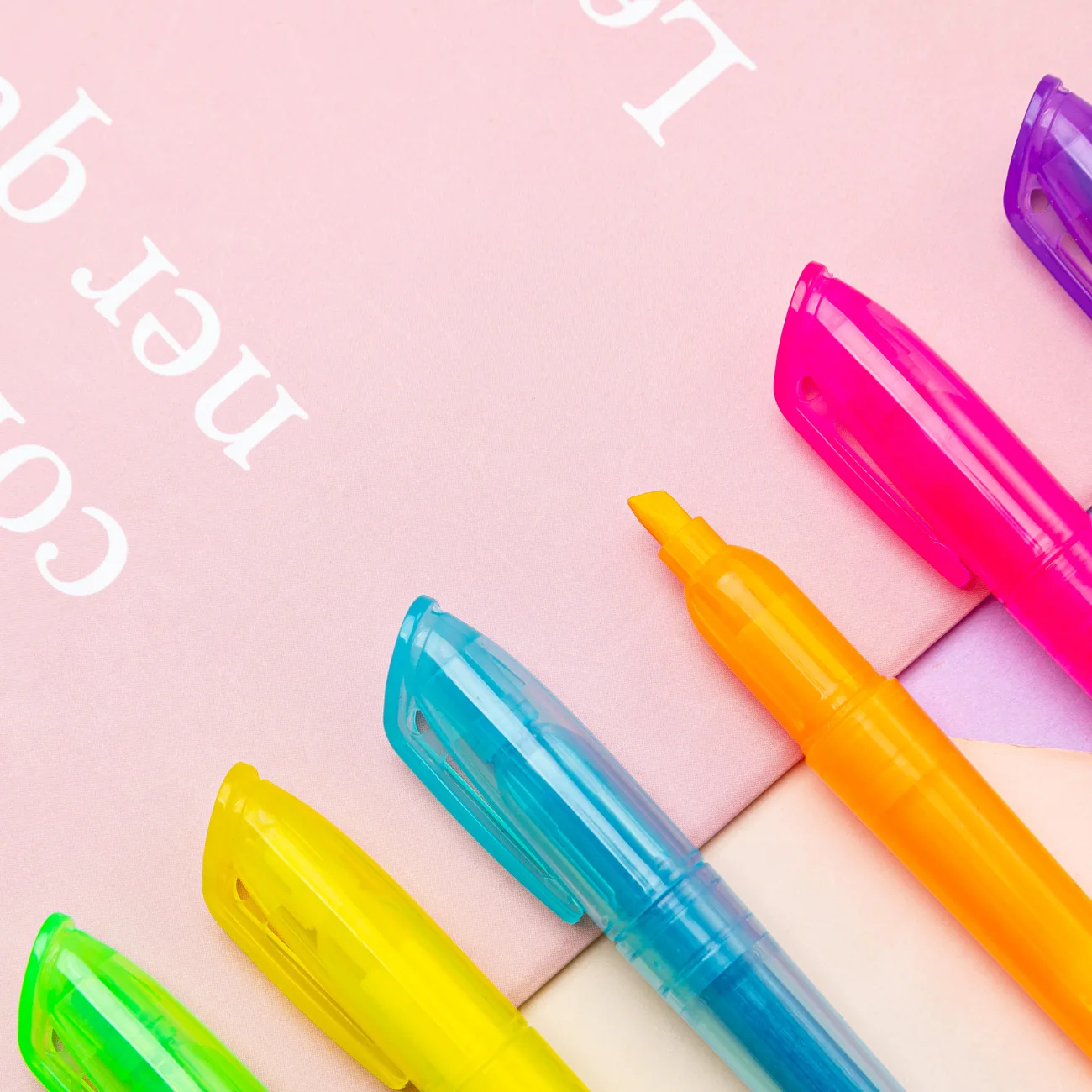 Factory Customized Simple Highlighter Cute Portable Plastic Highlighter Pen Mini Highlighters Portable Compact Markers