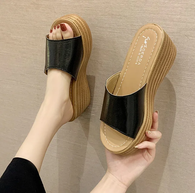 2021 wholesale Fashion women casual elegant outdoor Platform shoes ladies slippers