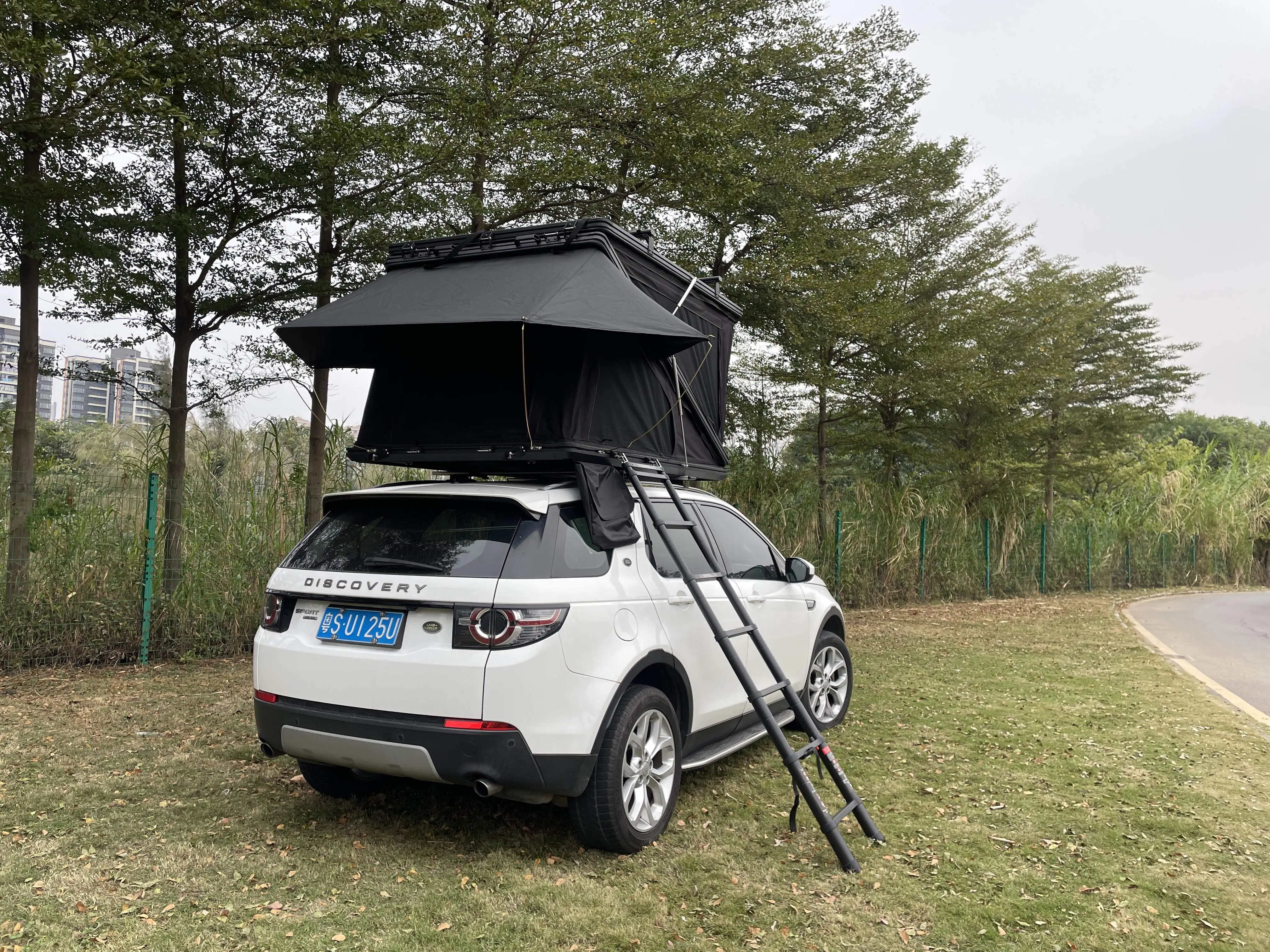 New Style 2-4 Person Waterproof Car Camping Aluminium Hard Shell Roof Top Tent