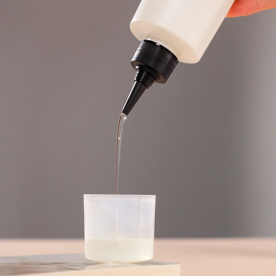 Plastic Squeeze Bottle with Clip Handle Sauce Liquid Bottle Easy to Squeeze Plastic Bottle for Glue