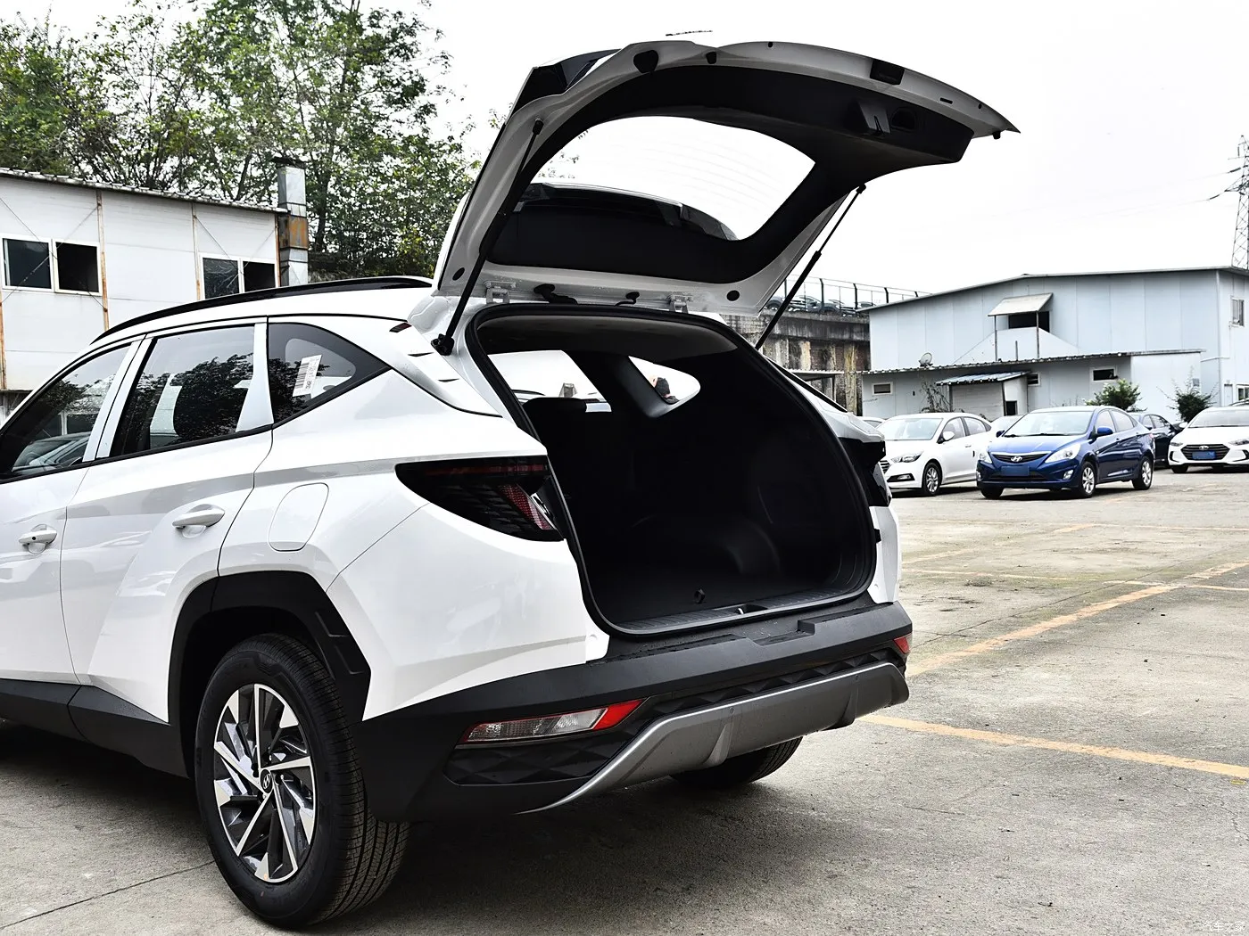 Дешевая цена Hyundai Tucson 5 дверей 5-местный внедорожник L бензиновый гибридный автомобиль в Китае для продажи компактный